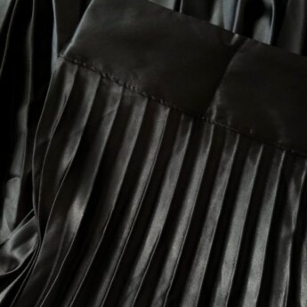 CLASSIC Girl Black Pleated Skirt - Picture 7 of 7